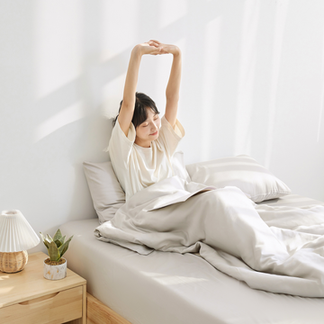 Close-up of the Nelpanda breeze eucalyptus beige duvet cover, made from soft, skin-friendly Tencel™ Lyocell fiber for a comfortable sleep experience.