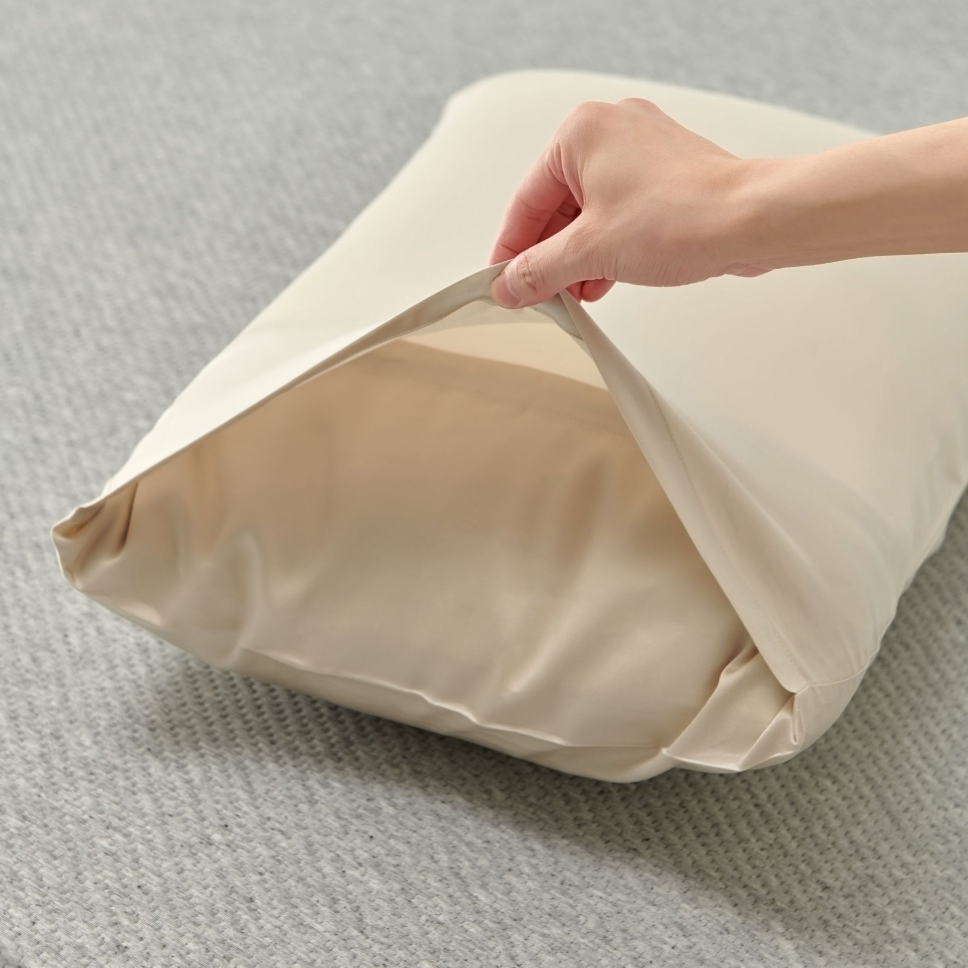 Luxury envelope-style beige pillowcase made of long-staple cotton
 