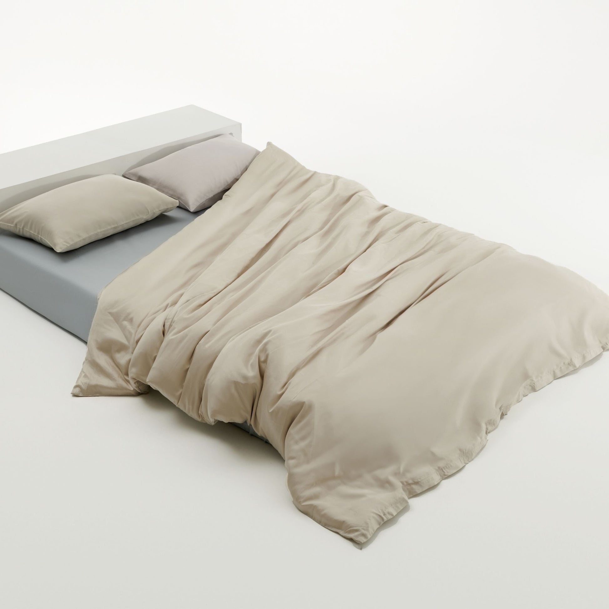 beige duvet cover and blue fitted sheet