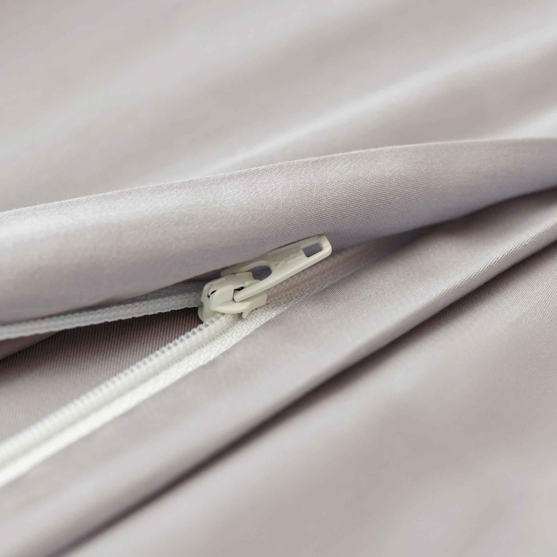 b3f1cd1a-9d6a-4682-a56c-790ec98ccf22/eucalyptus_cover_zipper.png