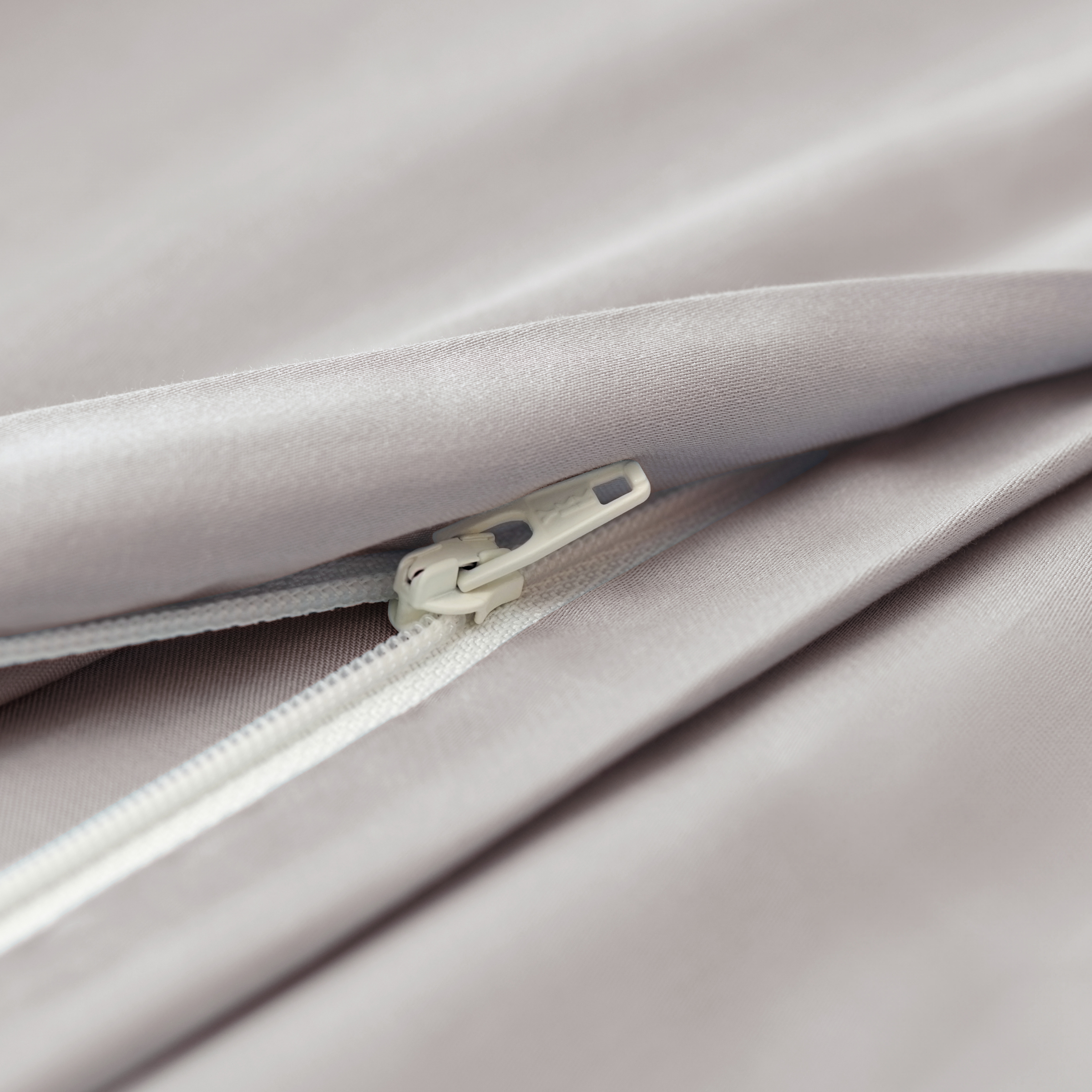 b3f1cd1a-9d6a-4682-a56c-790ec98ccf22/eucalyptus_cover_zipper.png
